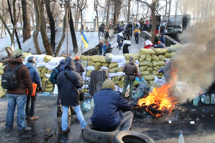 Беспорядки на Украине продолжаются: на крыше конгресс-центра найдены гильзы и патроны (ТЕКСТ ОНЛАЙН)