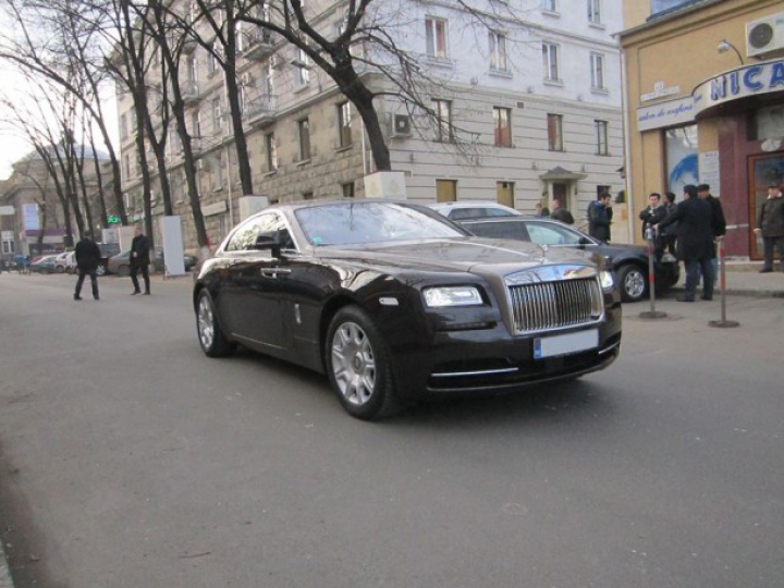 Впервые на улицах Кишинева замечен Rolls-Royce Wraith (ФОТО)