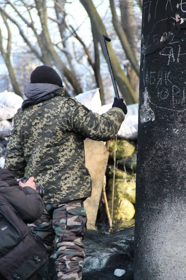 Беспорядки на Украине продолжаются: на крыше конгресс-центра найдены гильзы и патроны (ТЕКСТ ОНЛАЙН)