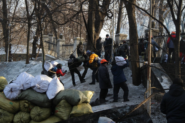 Беспорядки на Украине продолжаются: на крыше конгресс-центра найдены гильзы и патроны (ТЕКСТ ОНЛАЙН)