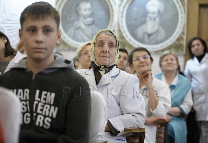 Праздничный концерт устроили детям-пациентам столичной больницы им. В.Игнатенко (ФОТОРЕПОРТАЖ) 