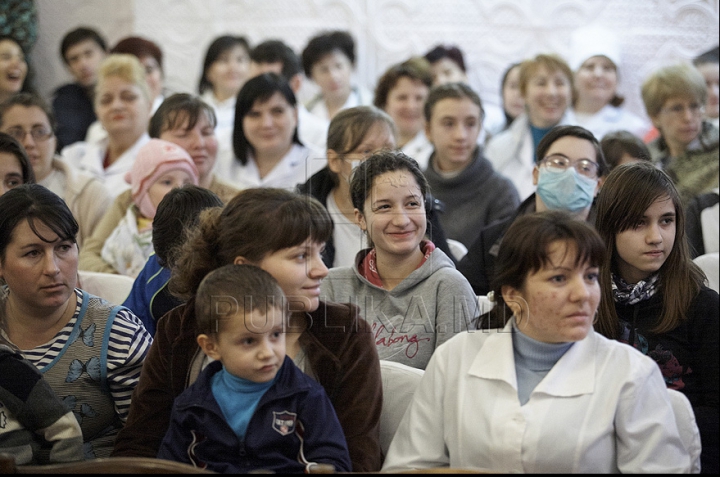 Праздничный концерт устроили детям-пациентам столичной больницы им. В.Игнатенко (ФОТОРЕПОРТАЖ) 