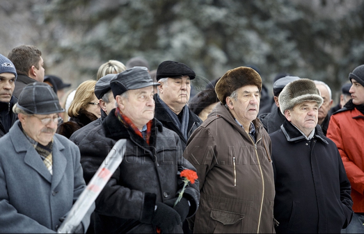 Члены и сторонники ПКРМ отметили 90-летие со дня смерти Владимира Ленина (ФОТО)