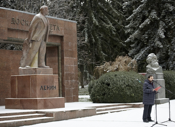 Члены и сторонники ПКРМ отметили 90-летие со дня смерти Владимира Ленина (ФОТО)