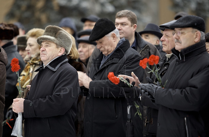 Члены и сторонники ПКРМ отметили 90-летие со дня смерти Владимира Ленина (ФОТО)