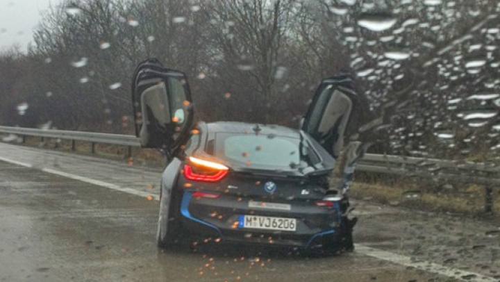 BMW i8 попал в аварию во время испытаний