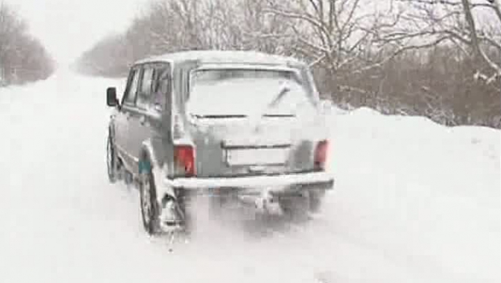 На юге страны движение по местным дорогам затруднено