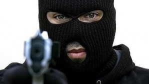 Четверо молодых людей подозреваются в вооруженном ограблении автозаправки в Гиндештах