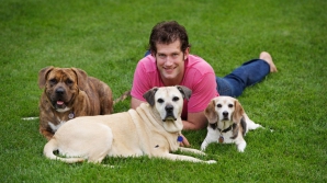 Капитан сборной США по хоккею Дэвид Бэкс привез из Сочи двух собак 