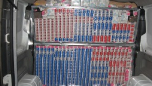 Двое водителей попытались незаконно вывезти из страны сигарет на десятки тысяч евро