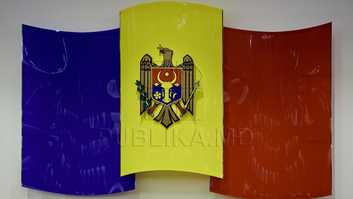 Первое заседание парламента весенне-летней сессии в фотографиях