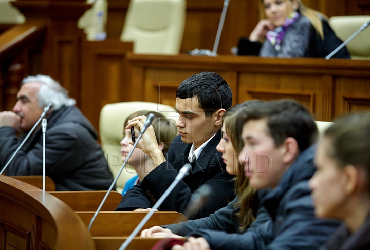 В молдавском парламенте прошел День открытых дверей (ФОТОРЕПОРТАЖ)