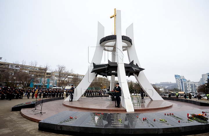 15 февраля чиновники и ветераны почтили память павших в афганской войне солдат (ФОТО)