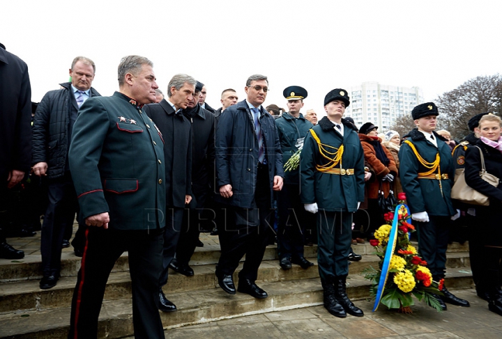 15 февраля чиновники и ветераны почтили память павших в афганской войне солдат (ФОТО)