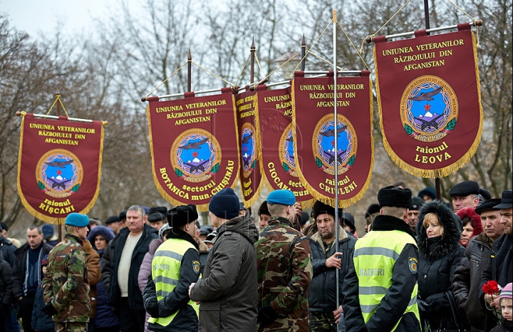 15 февраля чиновники и ветераны почтили память павших в афганской войне солдат (ФОТО)