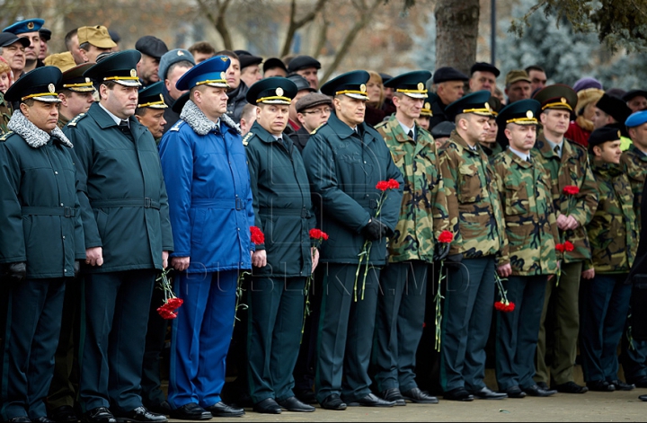 15 февраля чиновники и ветераны почтили память павших в афганской войне солдат (ФОТО)