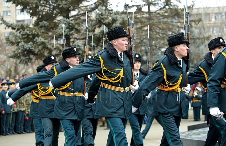 15 февраля чиновники и ветераны почтили память павших в афганской войне солдат (ФОТО)