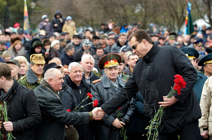 15 февраля чиновники и ветераны почтили память павших в афганской войне солдат (ФОТО)