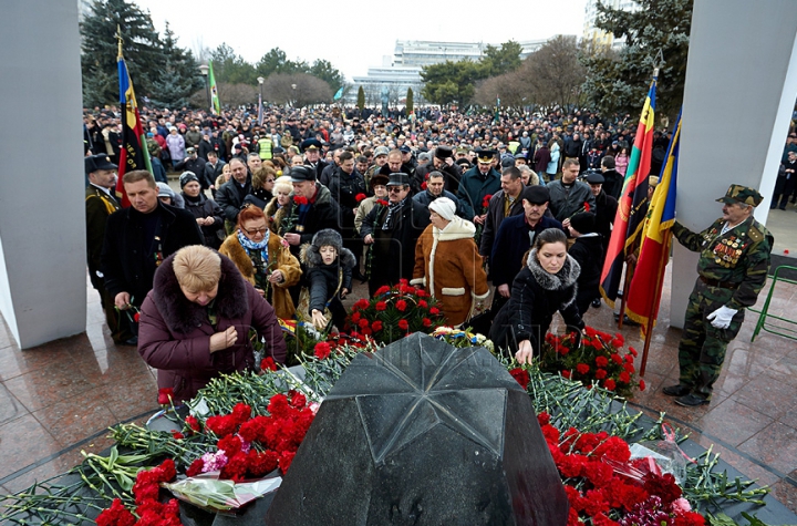 15 февраля чиновники и ветераны почтили память павших в афганской войне солдат (ФОТО)