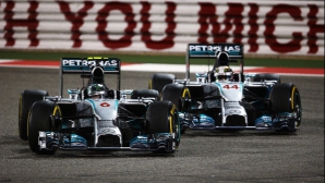 Гонщик Льюис Хэмилтон стал победителем Гран-при Бахрейна