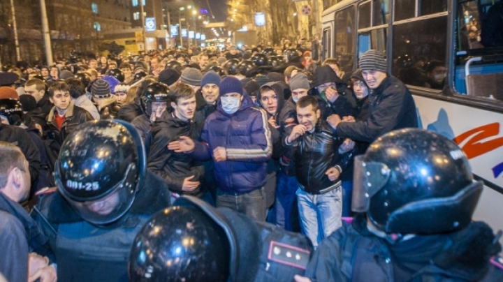 Митингующие в Донецке намерены создать собственную "народную армию"