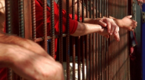 Группу мужчин подозревают в ограблениях квартир и изнасиловании