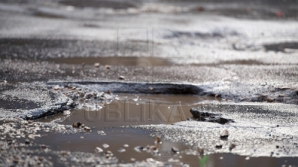 Вчерашний дождь превратил несколько улиц в Дурлештах в настоящие реки (ВИДЕО)