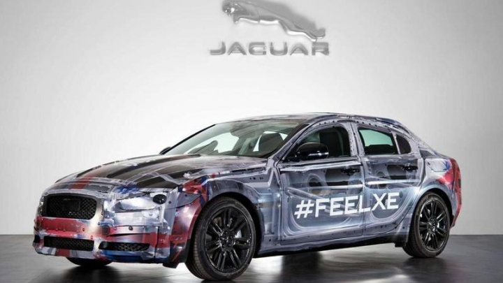 Jaguar показал тизер компактного седана