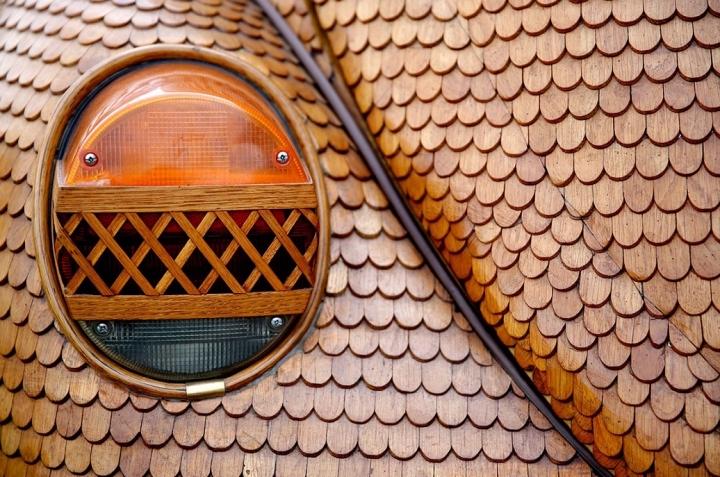 Боснийский пенсионер сделал дубовый «Фольксваген Жук» (ФОТО)