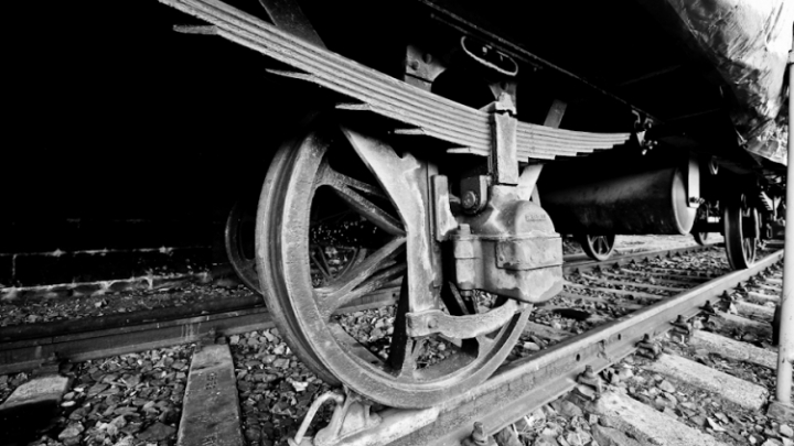 На участке Донецкой железной дороги парализовано движение