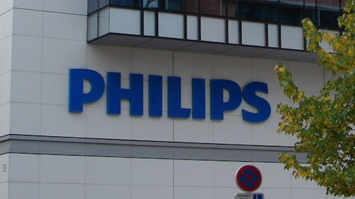 Стильная раскладушка Philips E320 выходит в продажу (ФОТО)