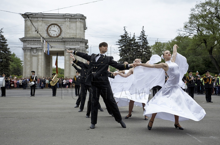 Мэрия Кишинева организовала в День Европы парад духовых оркестров (ФОТОГАЛЕРЕЯ/ВИДЕО)