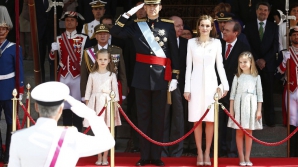 Во время первого "королевского" появления на публике Летиция покорила журналистов и зрителей