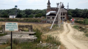 Жители села Колибаш недовольны тем, что их дома повреждаются из-за проезжающих большегрузных машин