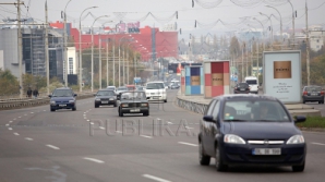 (ВИДЕО) Недисциплинированное поведение водителя и пассажира на проспекте Дачия