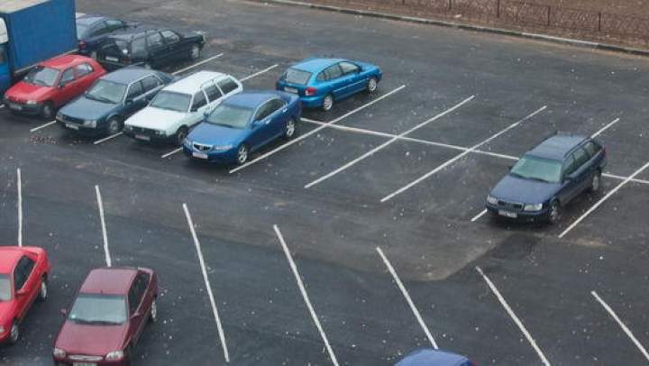 В Британии ввели запрет на контроль за парковкой стационарными видеокамерами и "автомобилями-шпионами"