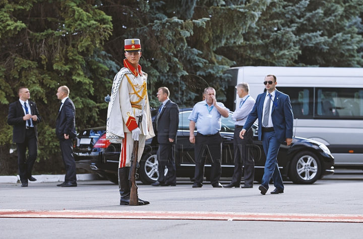 Глава Еврокомиссии Жозе Мануэл Баррозу прибыл в Кишинев (ФОТО/ВИДЕО)