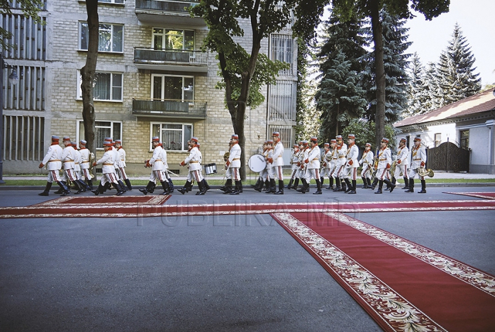 В Госрезиденции Баррозу встречали хлебом, солью и вином (ФОТОГАЛЕРЕЯ)