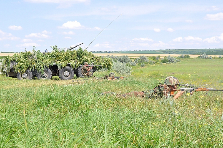 (ФОТО/ВИДЕО) Военные мотострелковой бригады «Дачия» провели показательные учения в Кагуле