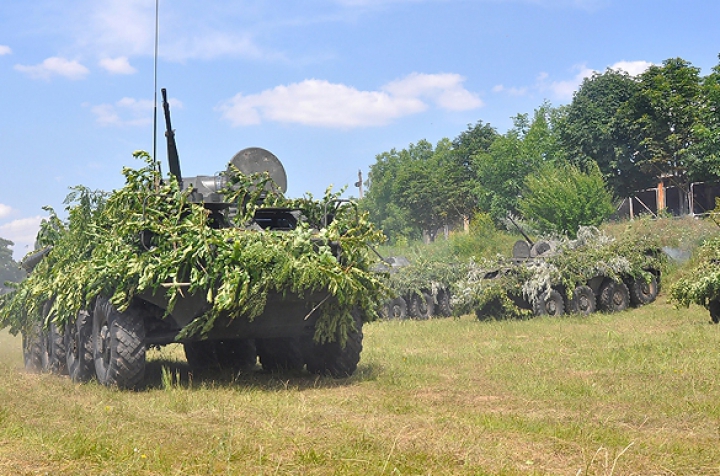 (ФОТО/ВИДЕО) Военные мотострелковой бригады «Дачия» провели показательные учения в Кагуле