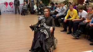 18 женщин с особыми потребностями осваивают профессию моделей