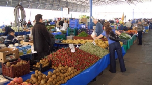 Представители Налоговой инспекции, управления торговли и общественного питания совместно с полицией проверят столичные рынки