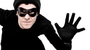 В столице трое молодых людей угнали машину из под носа хозяев