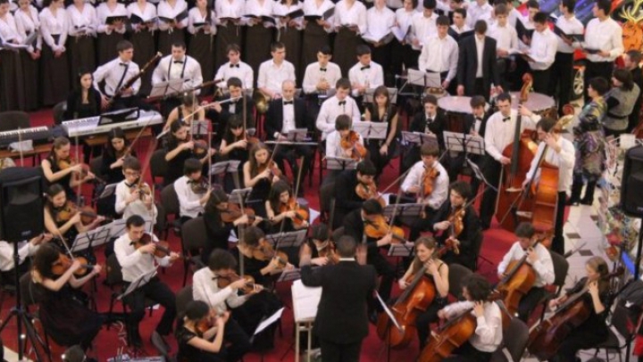 В рамках кампании "Возроди Молдову" музыканты из Chișinău Youth Orchestra дали концерт в Органном зале