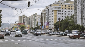 В центре столицы на оживлённом перекрёстке произошла стычка между автомобилистами (ВИДЕО)