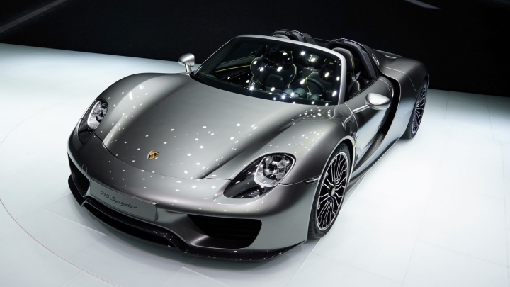 В Лондоне был замечен очень редкий Porsche 918 Spyder (ВИДЕО)
