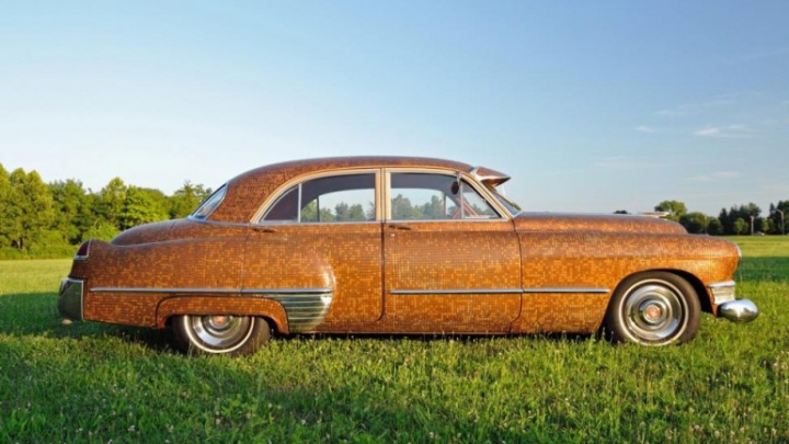 Американская семья украсила Cadillac 1949 года 30 тысячами монет