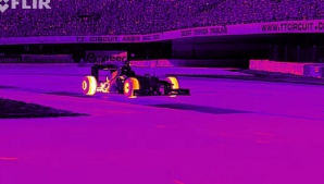 (ВИДЕО) Дрифт болида "Формулы-1" в инфракрасном спектре