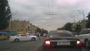 Опасный дрифт по-украински в городских условиях (ВИДЕО)