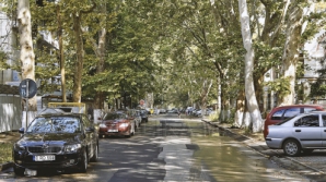 Водители облюбовали узкую улицу столицы для объезда заторов, власти обещали вмешаться